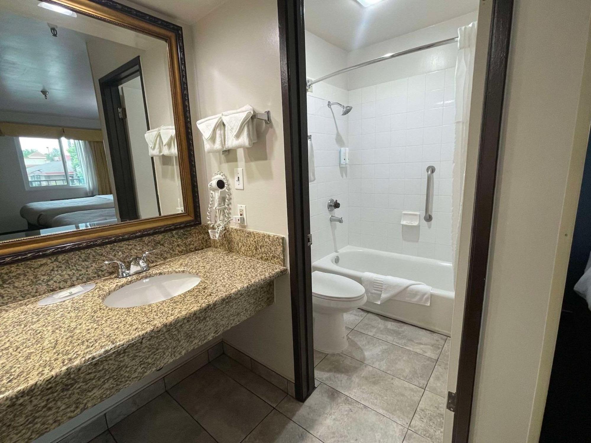 Quality Inn Ontario Airport Convention Center Zewnętrze zdjęcie