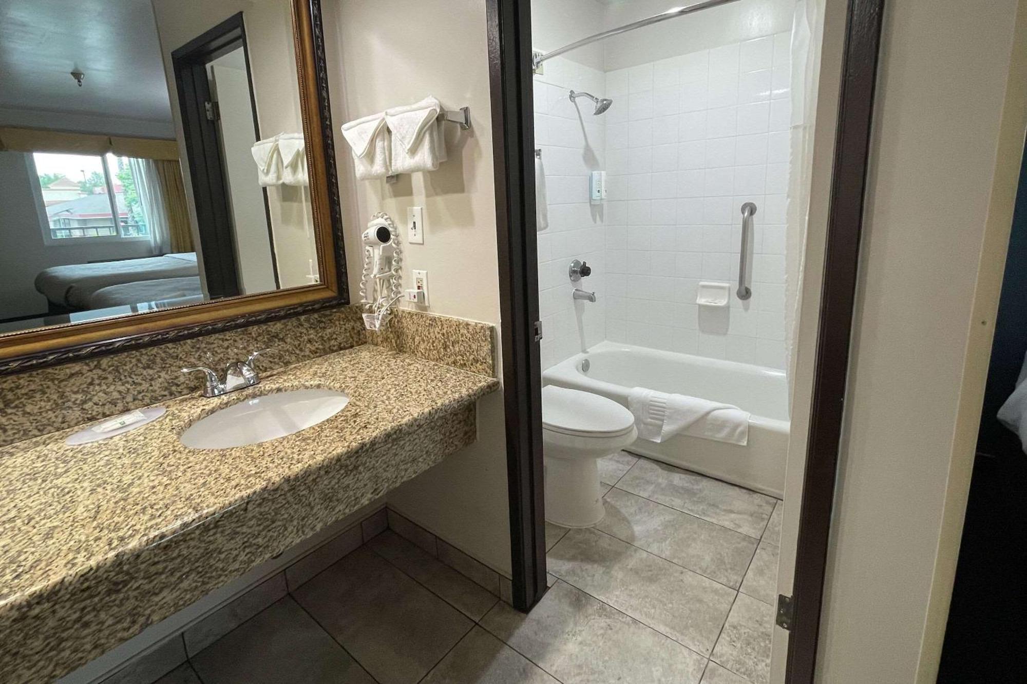 Quality Inn Ontario Airport Convention Center Zewnętrze zdjęcie